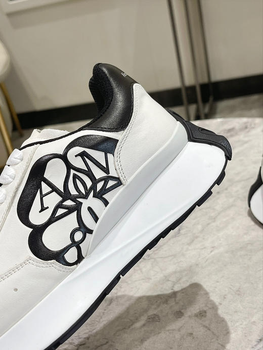 麦昆新款运动鞋-黑花黑尾 商品图2