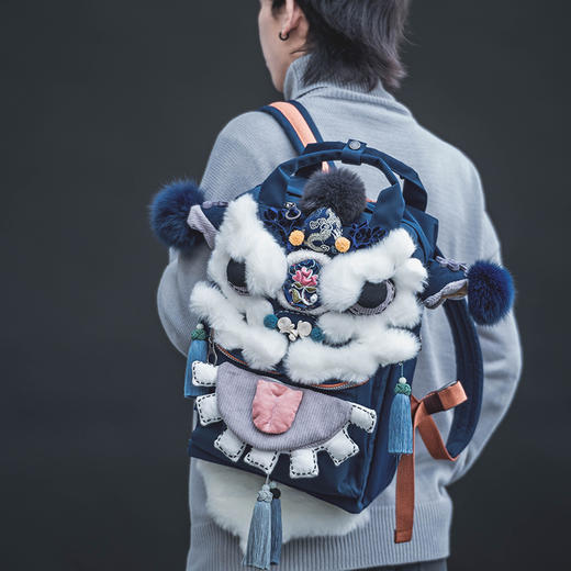 【1.21-2.6停发】芽小七原创手工醒狮双肩包舞狮书包大容量小众背包笔记本包旅行包 商品图1