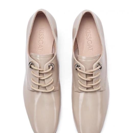 2楼KISSCAT女鞋：接吻猫新款、简约英伦风、通勤方头粗跟深口单鞋KA32506-12 商品图4