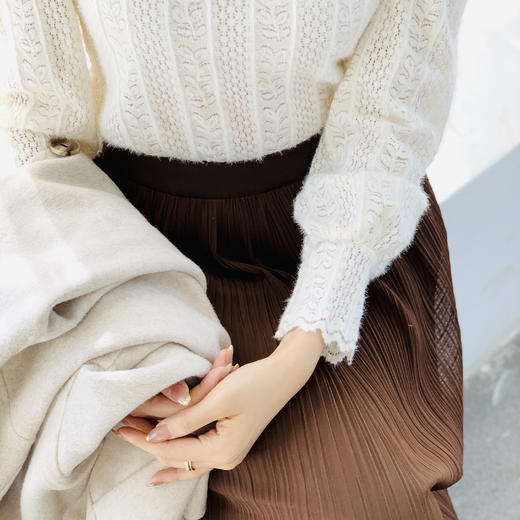 【百图lulu定制】【绒感蕾丝打底衫】仿水貂绒 气质 洋气 磨毛 蕾丝 打底衫 商品图2