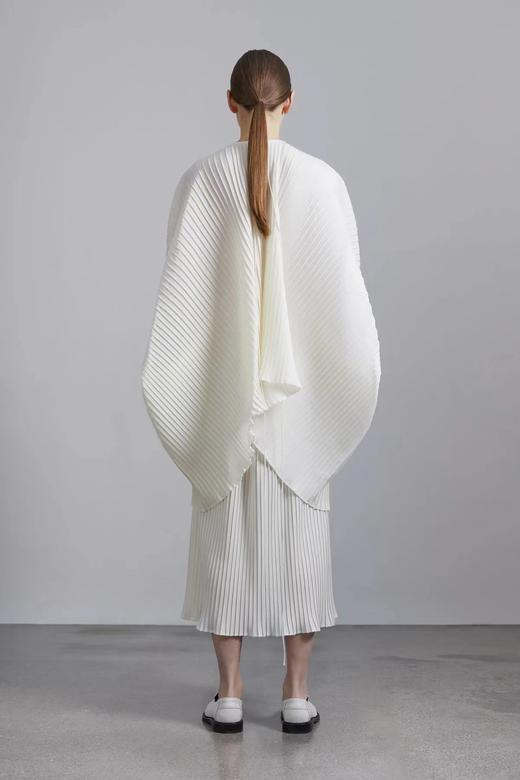 Mark Kenly Domino Tan  骨白色BETANIA褶纹斗篷式上衣 商品图13