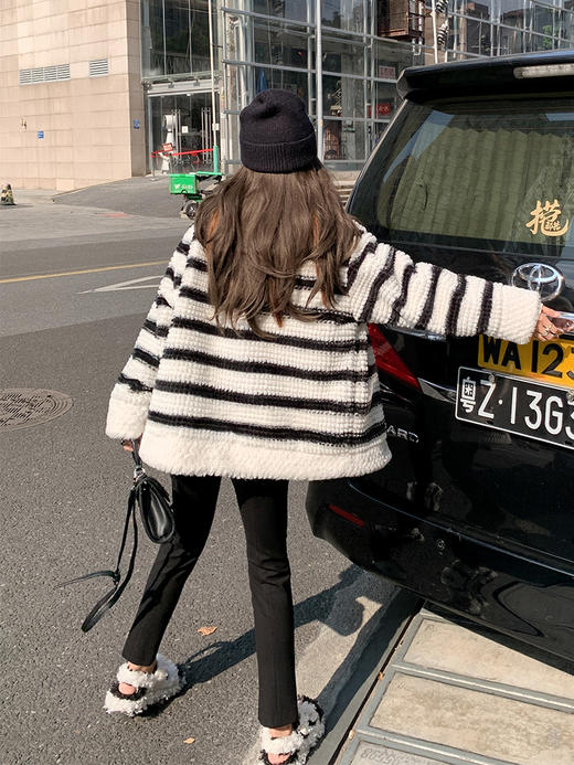 <曾小咸推荐>粗条纹毛毛外套 商品图4