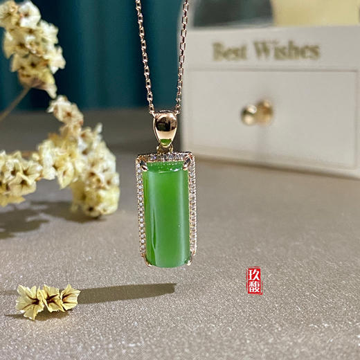 18K玫瑰金和田玉（碧玉）镶钻吊坠--亭亭玉立/半圆柱7*16mm/苹果绿 商品图3
