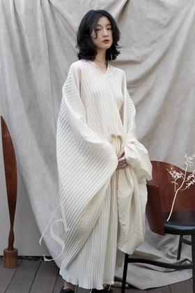 Mark Kenly Domino Tan  骨白色BETANIA褶纹斗篷式上衣