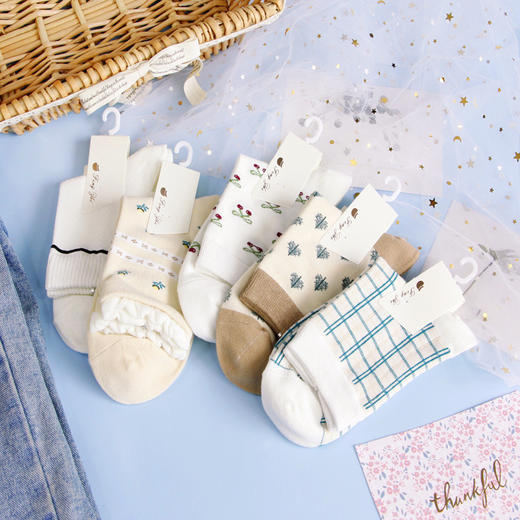 「10双装！17款配色」秋冬季纯棉袜子 女中筒韩版运动女袜保暖休闲学院风日系长筒袜配饰 商品图1