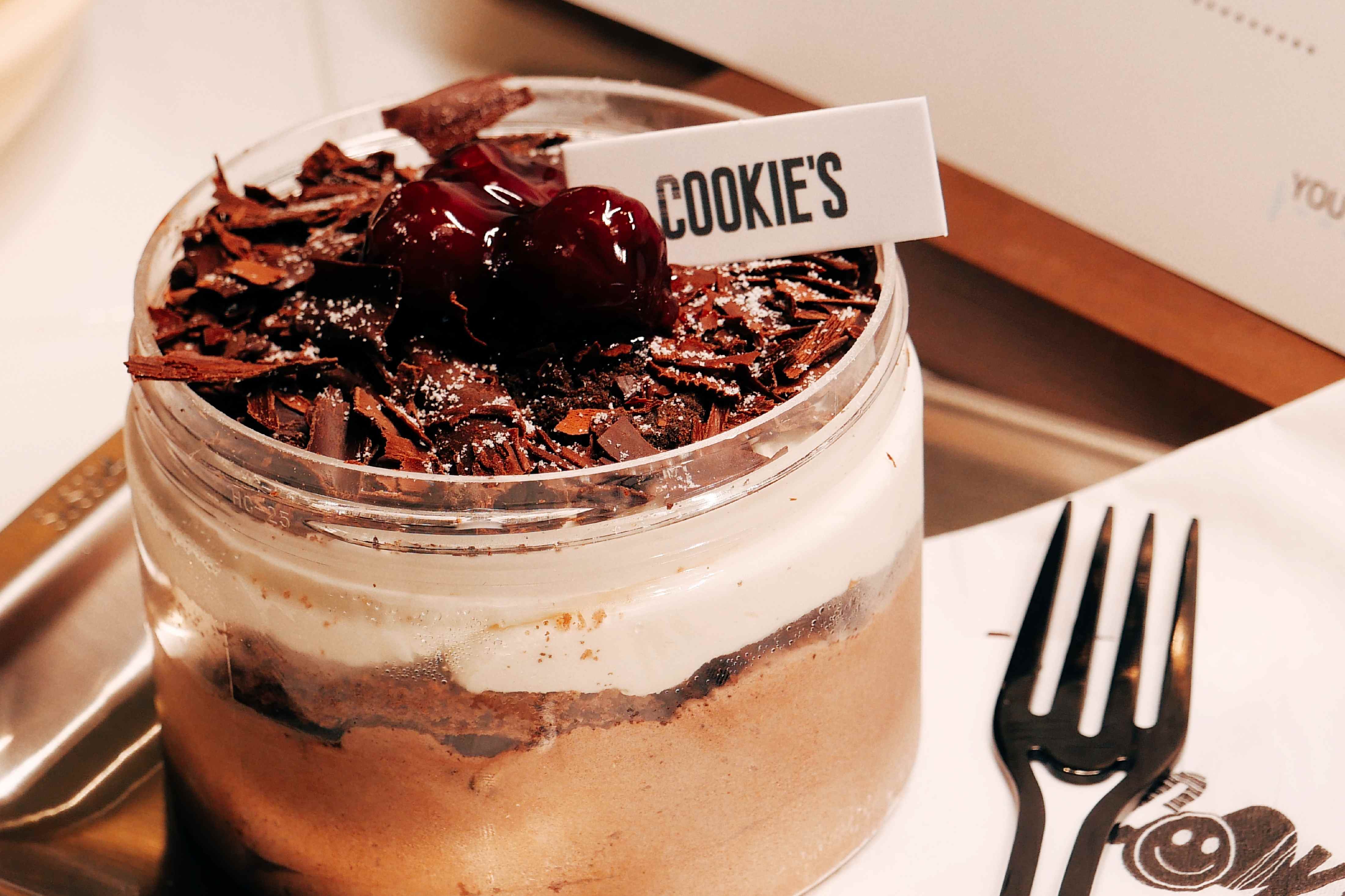 黑森林 传统系列 但是大樱桃多到每口都有