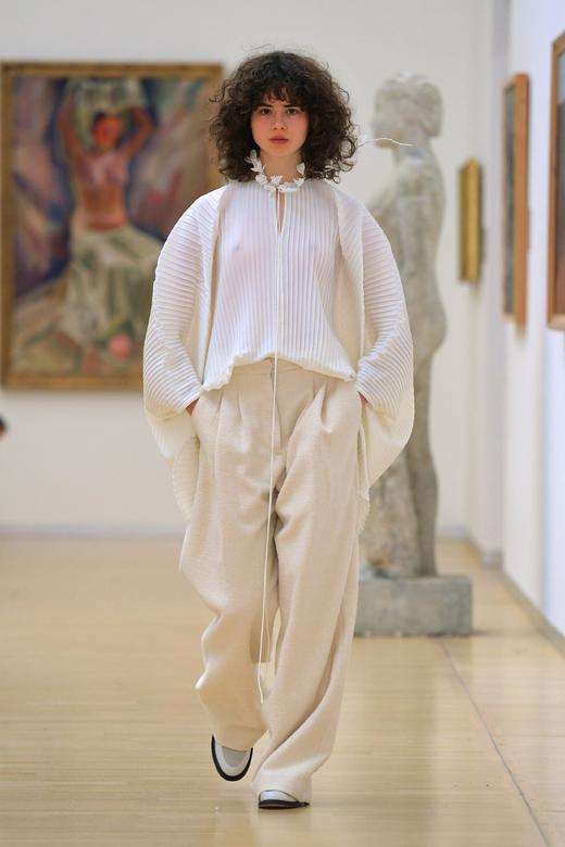 Mark Kenly Domino Tan  骨白色BETANIA褶纹斗篷式上衣 商品图8