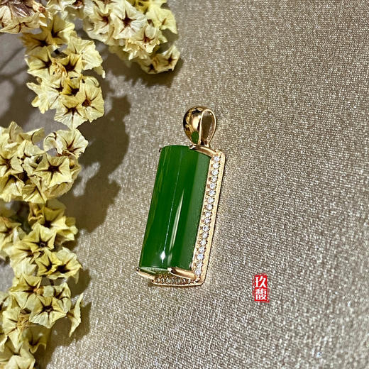 18K玫瑰金和田玉（碧玉）镶钻吊坠--亭亭玉立/半圆柱7*16mm/苹果绿 商品图5