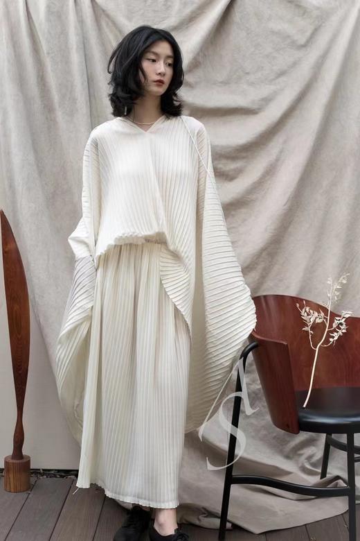 Mark Kenly Domino Tan  骨白色BETANIA褶纹斗篷式上衣 商品图1