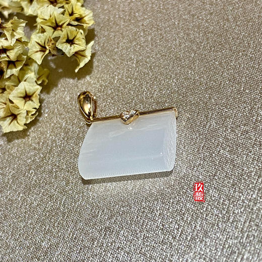 18K玫瑰金和田玉（白玉）镶钻吊坠--小钱包  /异形10*14mm  商品图4