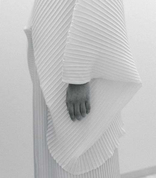 Mark Kenly Domino Tan  骨白色BETANIA褶纹斗篷式上衣 商品图10