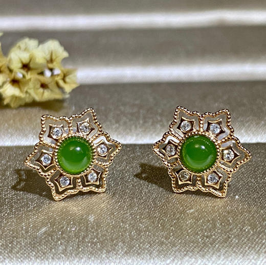 18K玫瑰金和田玉（碧玉）镶钻耳钉--六瓣花 /半珠直径5mm/苹果绿 商品图3