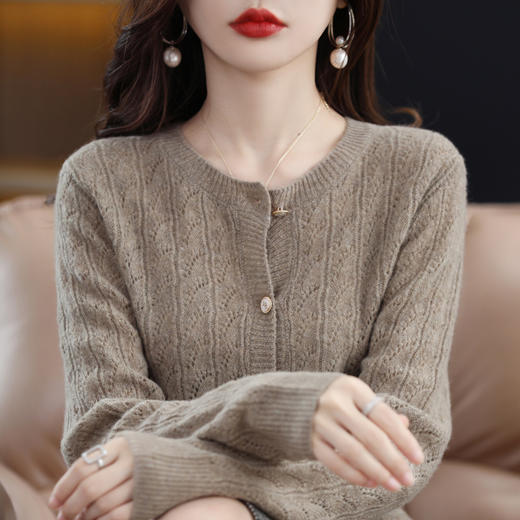 QHJY-JYLK22006秋冬新款纯色羊毛衫女式圆领镂空针织毛衣澳洲羊毛开衫女外套 商品图7