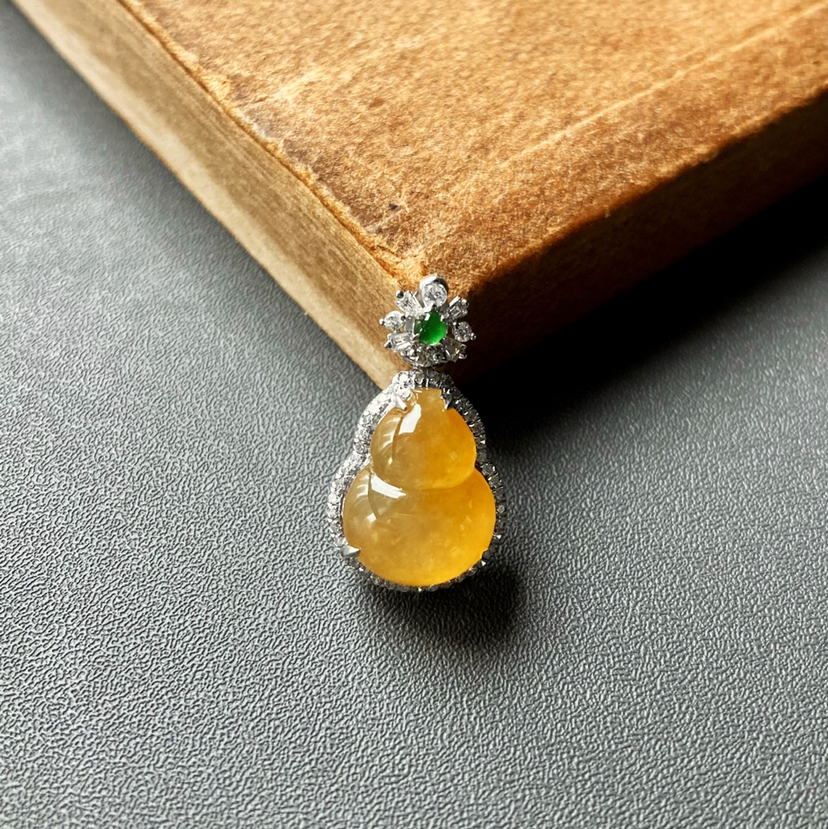 稀有厚庄高冰种黄翡葫芦18k白金钻石镶嵌