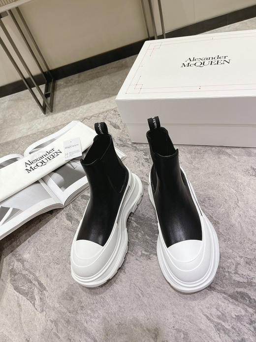 白底黑色厚底短靴 商品图2