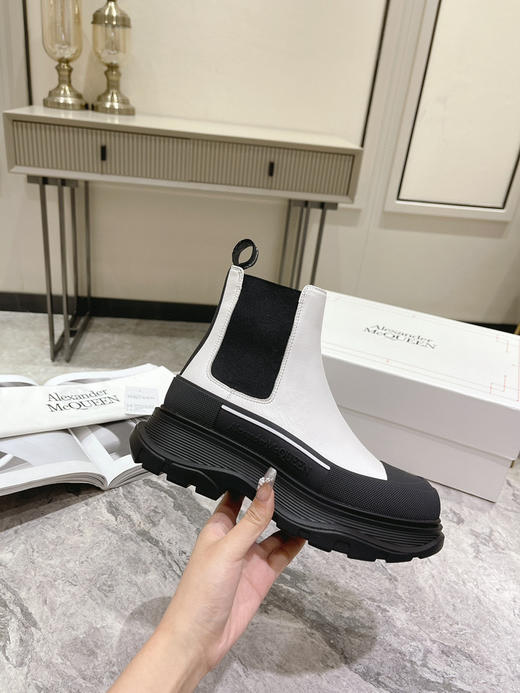 黑底白色厚底短靴 商品图1