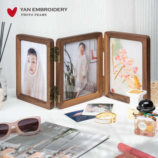 艷 湘绣 三折创意组合7寸折叠黑胡桃木相框摆台 商品图1