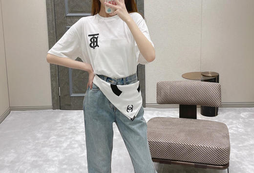 香奶经典中的经典 超美的丝巾。独家保真。
意想不到的无敌好价格！ 商品图4