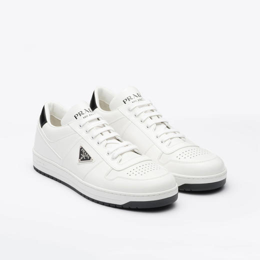 【一】PRADA 普拉达 男士 Downtown 皮革珐琅金属三角形徽标休闲运动鞋 白色 2EE364 3LJ6 F0964 商品图0