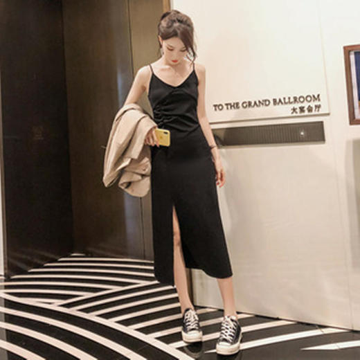 V领吊带连衣裙女长款2021秋季新款显瘦气质打底裙内搭小黑裙 商品图2