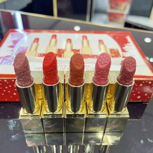 [嘿哈]雅诗兰黛2022圣诞🎄限量版口红💄套装来了💥礼盒装送礼超赞🎉3.5g/支，都是正装的！国内一只300多，这套礼盒5支正装只要¥399！ 商品图1
