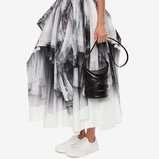ALEXANDER MCQUEEN 亚历山大.麦昆 女士小牛皮 The Curve 曲线斜挎单肩包 黑色 656467 1YB40 1000 商品图3