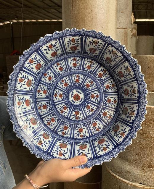 窑宝级的釉里红花卉大果盘 商品图0