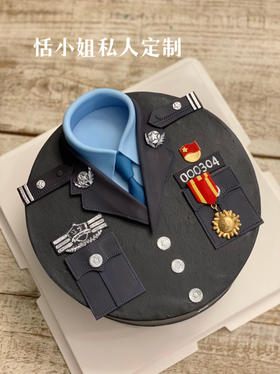 私人订制警服蛋糕，奶油翻糖结合，请提前一周下单