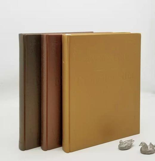 《世界居住艺术百科》，皮面精装，全3册，16开铜版彩印，家居主张编辑部，上海辞书出版社2011年一版一印，定价960，售价318元 商品图0