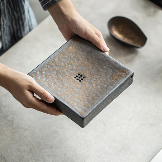 灰念 鎏金天方壶承 长15.8cm*宽15.8cm*高3.5cm 商品图0