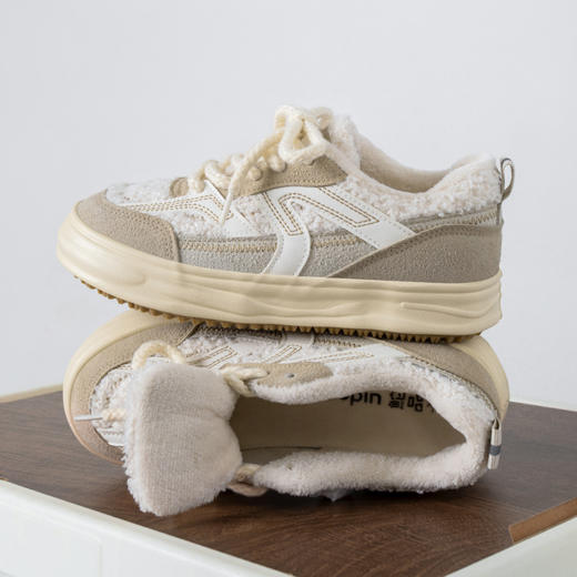 「加绒款」鮀品秋冬新款加棉板鞋 学生保暖休闲运动鞋女毛绒绒小白鞋 商品图2