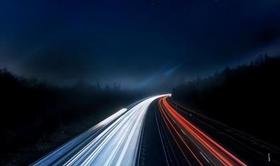 为什么有的司机更喜欢夜晚跑高速？夜间行车这些事项必须注意！