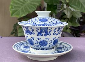 柴窑缠枝莲托八宝三才盖碗