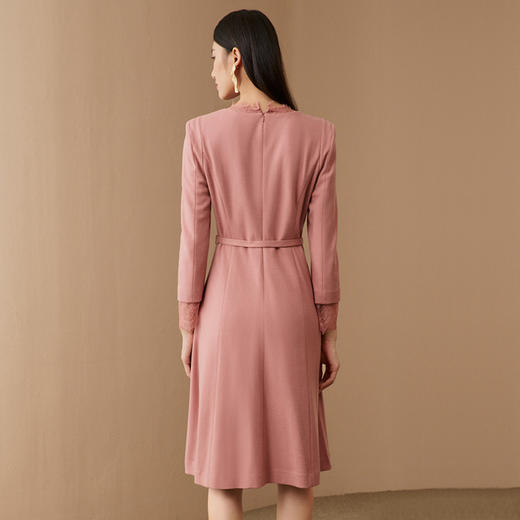 EITIE爱特爱冬季新款蕾丝拼接优雅系带高腰显瘦连衣裙6807526 商品图4