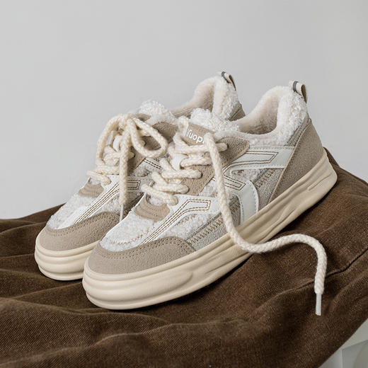 「加绒款」鮀品秋冬新款加棉板鞋 学生保暖休闲运动鞋女毛绒绒小白鞋 商品图1