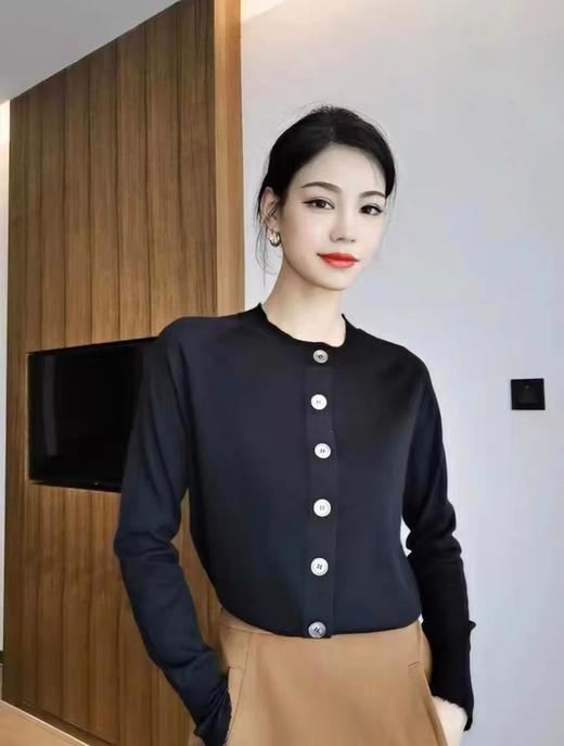 3楼阿玛施AMASS服饰黑色开衫 商品图1