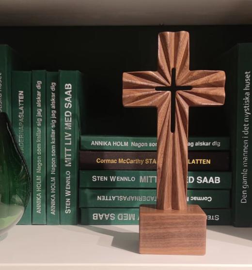 DF【兴起 发光】帐幕，窄门与十字光的抽象雕刻艺术 黑胡桃木雕刻祝福摆件 · 22cm×13cm ·礼盒包装 商品图3