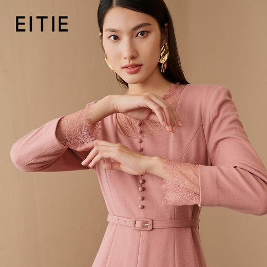 EITIE爱特爱冬季新款蕾丝拼接优雅系带高腰显瘦连衣裙6807526 商品图0