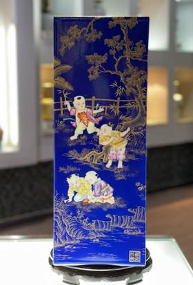蓝底粉彩描金人物童子镶器