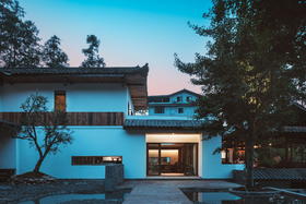 【峨眉山·413号院】高端单房预定，9房温泉私汤民宿，看云雾山峦、日出星光HTYX