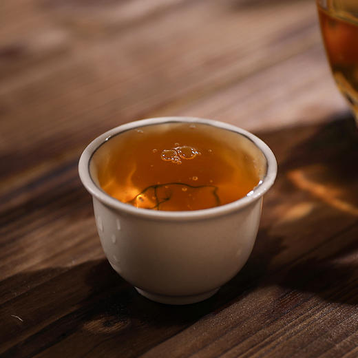 【积分兑换】2002年《如是我闻》易武生茶 357克/饼 商品图4