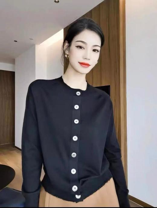 3楼阿玛施AMASS服饰黑色开衫 商品图0