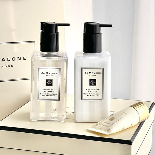 2022年秋冬新品，祖马龙洗护三件套，用了你就是人间行走的扩香器，英国梨和小苍兰的香味，清新舒爽，礼盒套装，送礼自用都适合，定价2000+，仅有一批 商品图1