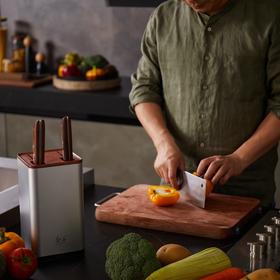 这才是称手的中国菜刀！削铁如泥，持久锋利，包你能拍蒜…… 