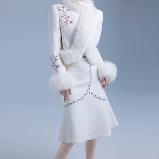 余潇潇【踏雪寻梅】重工精致百搭时尚外套 商品图2