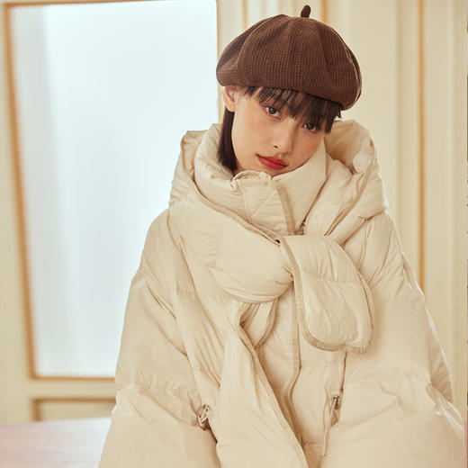 【暖冬内购】两三事抱拥炽热冬季新款休闲抽绳腰绑结连帽羽绒服女长款 商品图2