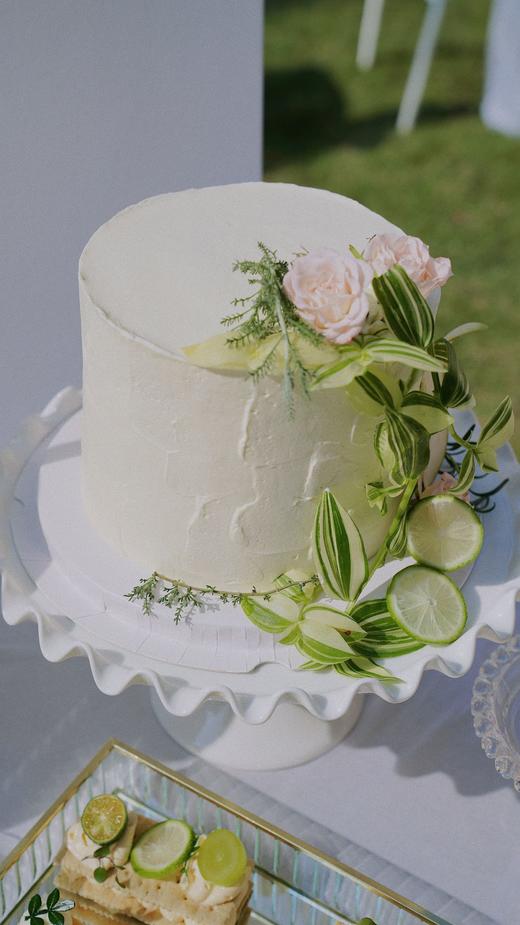 白绿色草坪婚礼甜品台 商品图8