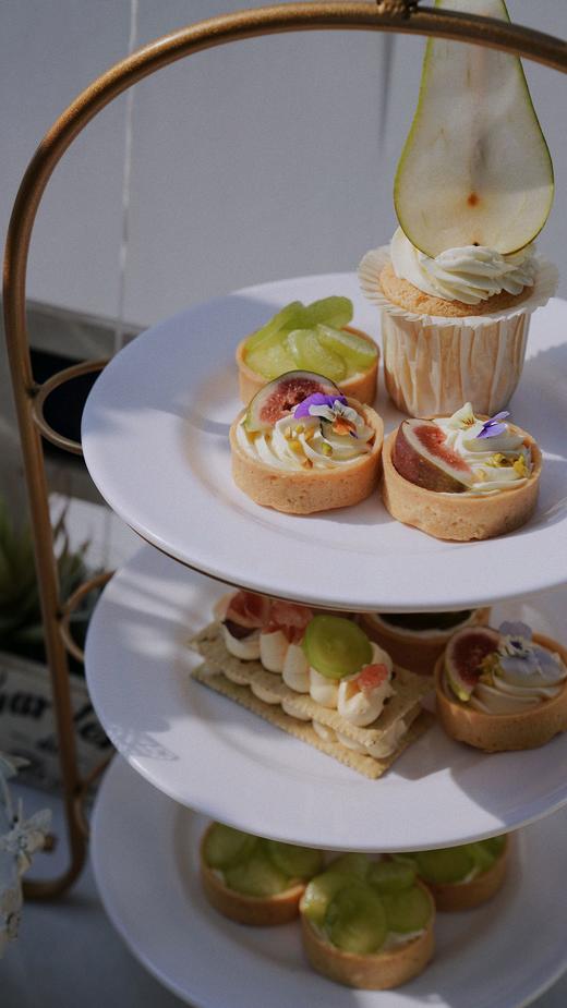 白绿色草坪婚礼甜品台 商品图3