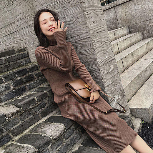 针织连衣裙女长袖中长款2021秋冬新款保暖高领加厚过膝毛衣打底裙 商品图4