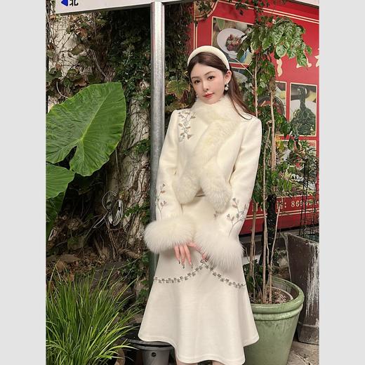 余潇潇【踏雪寻梅】重工精致百搭时尚外套 商品图4